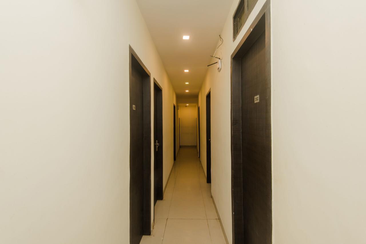 OYO 10103 Hotel Aviva Mumbai Exterior foto